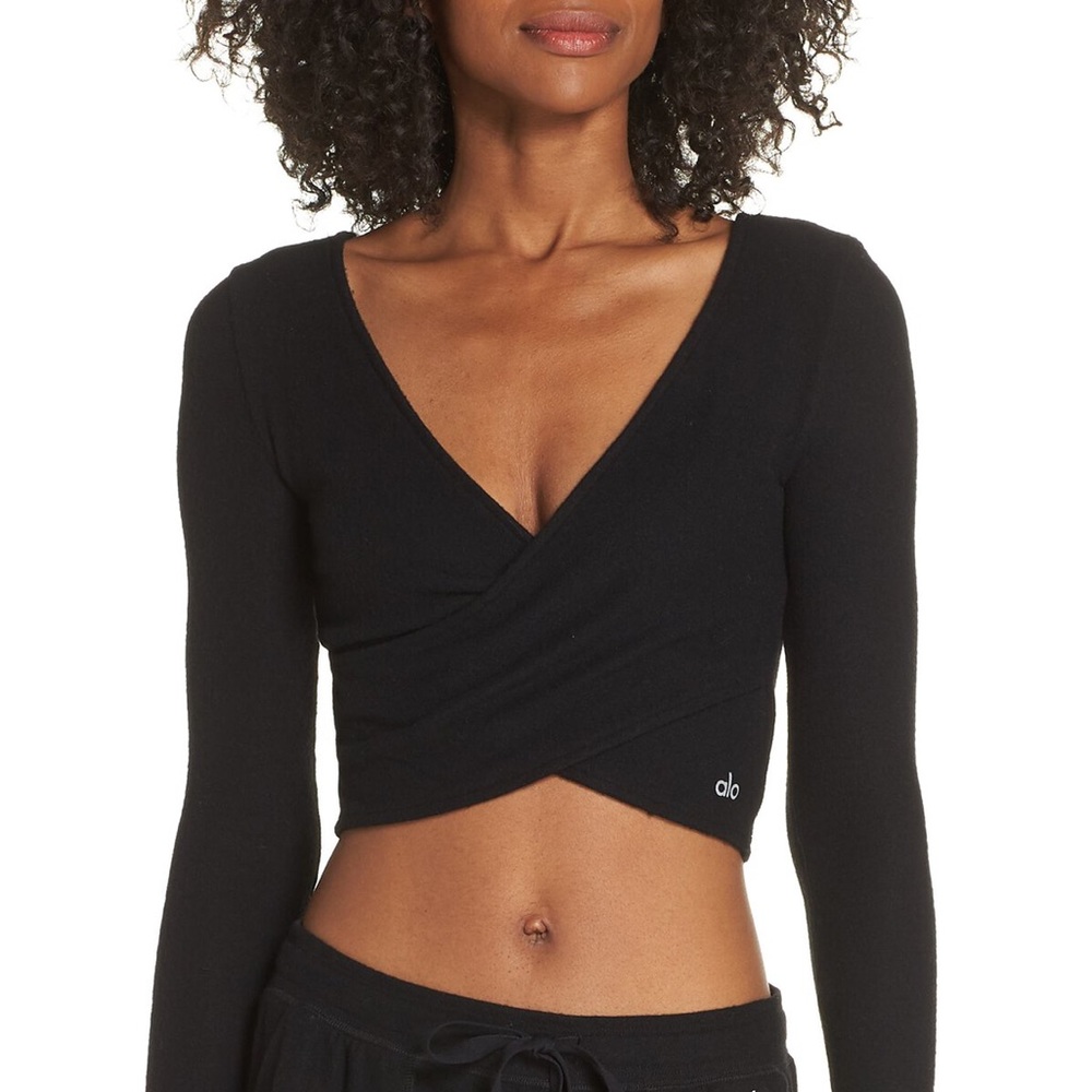Alo Yoga amelia luxe long sleeve crop in black